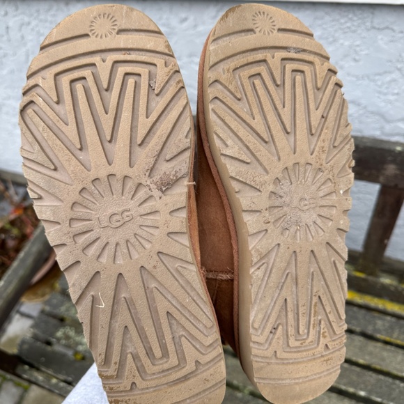 UGG Classic Chestnut Minis - Picture 5 of 5